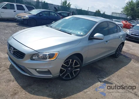 2017 Volvo S60 T5 Dynamic z USA, uszkodzony, nr VIN YV140MTL8H2438953